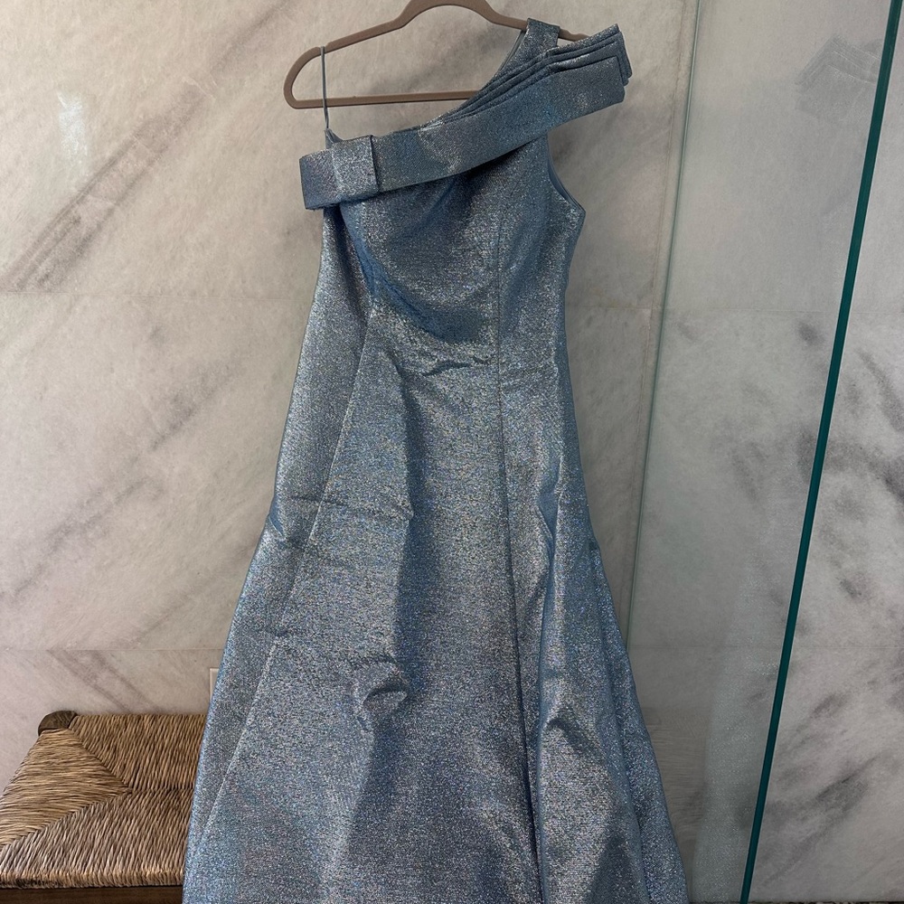 Elegant One-Shoulder Silver Dress